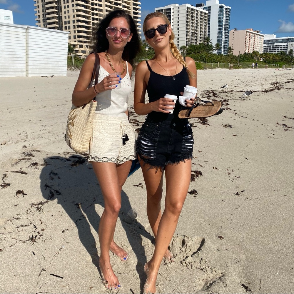 🖤 EDGY BLACK DISTRESSED DENIM SHORTS! - Picture 2 of 13